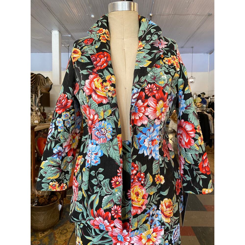 1980s denim skirt and jacket bright flower print 80s fashion 2 piece jean sm - Picture 2 of 10